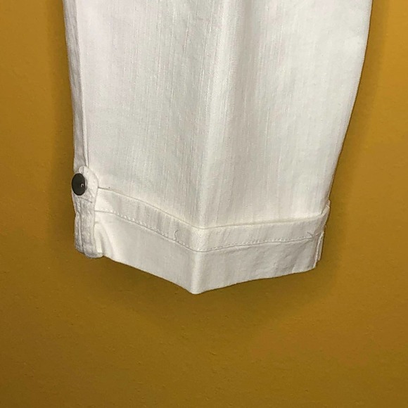 Gloria Vanderbilt White Skimmer Capri Pant, 12P - Picture 4 of 5